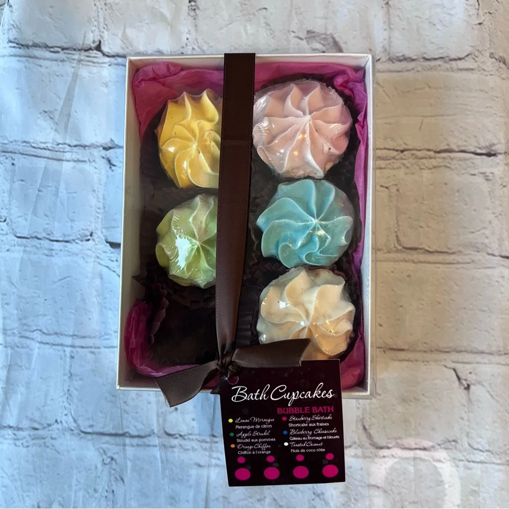Bath Cupcakes Bubble Bath (1 missing) - Picture 7 of 12